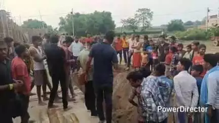 कोढ़ा: कोढ़ा: रौनिया बहरखाल में शौचालय की टंकी की सेंटरिंग खोलने के दौरान दम घुटने से दो की मौत, तीन अस्पताल रेफर