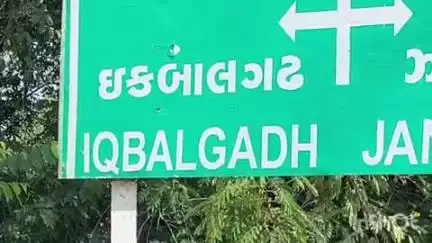 અમીરગઢ: ઈકબાલ કર નજીક પિકઅપ ડાલુ ઝાડ સાથે અથડાતા સર્જાયો અક્સ્માત,અકસ્માત મામલે અમીરગઢ પોલીસ મથકે નોંધાઈ ફરિયાદ