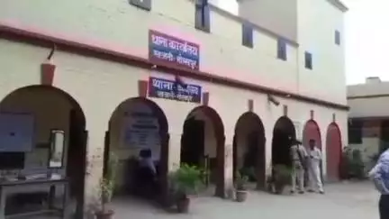 खजनी: उनवल टेकवार चौराहे की नवविवाहिता ने पति, सास, ससुर और ननदों पर दहेज के लिए मानसिक रूप से प्रताड़ित करने का लगाया आरोप