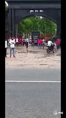 पुलिस सेंटर बांका होमगार्ड बहाली चयन प्रक्रिया का हुआ रद्द जो 23/5/2025 को होना था अब वह अगले दिन 24/5/2025 को होगी।