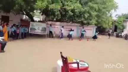 घोसी: घोसी आदर्श मध्य विद्यालय परिसर में मशाल खेल प्रतियोगिता के अंतर्गत विभिन्न खेल विधाओं का आयोजन किया गया