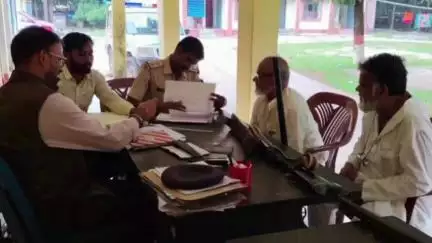 पोठिया: पोठिया थाना परिसर में शस्त्रों का भौतिक सत्यापन किया गया, अंचलाधिकारी भी शामिल हुए