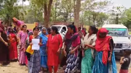 करतला: बरपाली शराब दुकान को हटाने की मांग ने पकड़ा जोर, महिलाओं ने उरगा थाना में की शिकायत