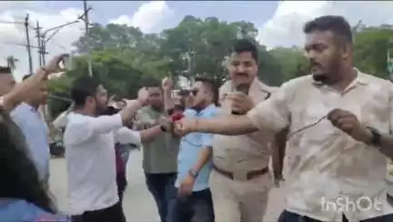টেঙাখাত: বন্ধ কাৰ্যসূচীৰ মাজতে দুলীয়াজানত উত্তপ্ত পৰিস্থিতি, বীৰ লাচিত সেনাৰ বহু নেতা কৰ্মী আৰু সমৰ্থকক আটক