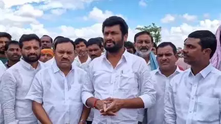 గుడిహత్నూరు: తడిసిన ప్రతీ గింజని ప్రభుత్వం బేషరతుగా కొనాలి : బోథ్ ఎమ్మెల్యే అనిల్ జాదవ్ డిమాండ్