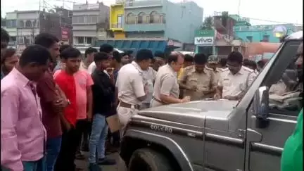 বড়ঞা: গোপন সূত্রে খবর পেয়ে কুলি চৌরাস্তা মোড়ে 6 কেজি গাঁজা সহ গ্রেপ্তার যুবক