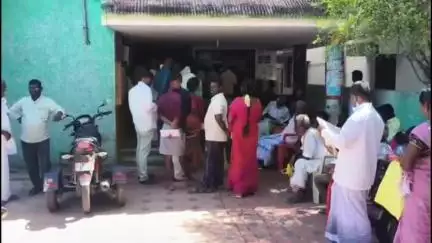 ராஜசிங்கமங்கலம்: தாலுகா அலுவலகத்தில் ஜமாபந்திக்கு காலதாமதமாக வந்த வருவாய் கோட்டாட்சியர், மக்கள் அவதி