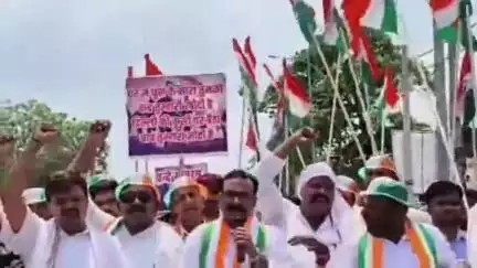 इटवा: बिस्कोहर कस्बे में भाजपा की ओर से निकाली गई भारत शौर्य तिरंगा यात्रा, पूर्व बेसिक शिक्षामंत्री भी रहे मौजूद