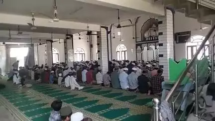 कांठ: कांठ क्षेत्र चौधरीयान मस्जिद में जुम्मे की नमाज शांतिपूर्ण तरीके से संपन्न हुई