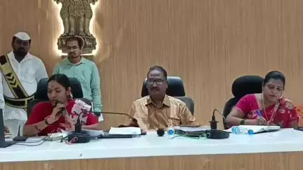 అమలాపురం కలెక్టరేట్ నందు ఎల్పీజీ, రేషన్ డీలర్లతో జేసీ కలెక్టర్ నిషాంతి సమీక్షా సమావేశం