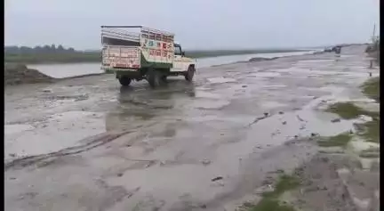 কলগাছিয়া: কৰাৰকুৰত বিকল্প ৰাজ্যিক ঘাইপথৰ জৰাজীৰ্ণ অৱস্থা, ৰাস্তাৰ মাজে মাজে পুখুৰী সদৃশ গাঁত #jansamasya