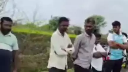 परांडा: तालुक्यातील साकत येथे विजेची तार करून दोन जनावरे मृत्युमुखी शेतकरी गंभीर जखमी