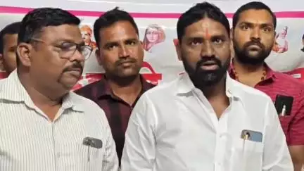 मोहोळ: चिंचोलीकाटी ग्रामपंचायतीने सुरू केलेले बेमुदत धरणे आंदोलन एमआयडीसी अधिकाऱ्यांच्या आश्वासनानंतर स्थगित