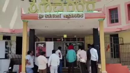 ಕೊರಟಗೆರೆ: 10 ಲಕ್ಷಕ್ಕೂ ಅಧಿಕ ಕಂದಾಯ ಬಾಕಿ, ಪಟ್ಟಣದ ಶಿವಗಂಗಾ ಚಿತ್ರಮಂದಿರ ಬಂದ್