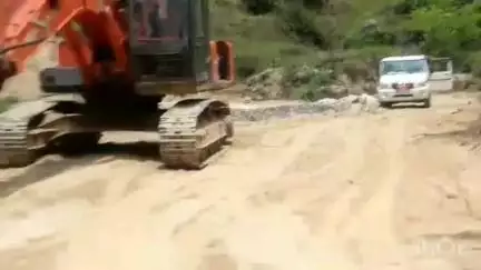 पाटी: पाटी विकासखंड के छिलकाछिना-रैलमेल सड़क में हो रहे अवैध खनन के खिलाफ ग्रामीणों ने खोला मोर्चा #Jansamasya