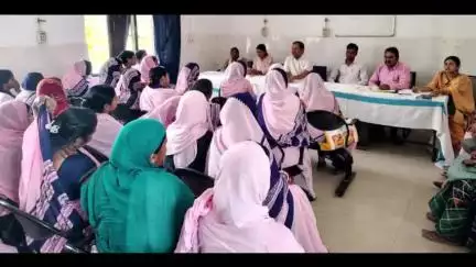 हुसैनगंज: सामुदायिक स्वास्थ्य केंद्र हुसैनगज में बैठक, साढ़े आठ हजार आयुष्मान कार्ड बनाने का लक्ष्य निर्धारित