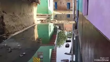 सूर्यपुरा: सूर्यपुरा के वार्ड नंबर-2 में नाली की निकासी अवरुद्ध होने से सड़क पर गंदा पानी बह रहा #jansamasya