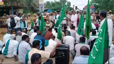 ಗುಬ್ಬಿ: ಹೇಮಾವತಿ ಲಿಂಕ್ ಕೆನಾಲ್ ವಿರುದ್ಧ ಪ್ರತಿಭಟನೆ: ಸಂಕಾಪುರದಬಳಿ ರೈತರ ತಡೆ, ನೇತಾರರು ವಶಕ್ಕೆ