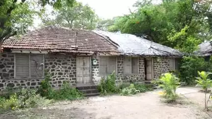 ಕಾಗವಾಡ: ಕಾಗವಾಡ ಪಟ್ಟಣದ ಆರೋಗ್ಯ ಇಲಾಖೆ ಸಿಬ್ಬಂದಿಗಳ ಮನೆ ಸೋರುತ್ತಿದ್ದರು ಸಿಬ್ಬಂದಿಗಳ ಸಮಸ್ಯೆ ಪರಿಹರಿಸದ ಸರ್ಕಾರ #localissue