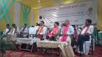 গোৰেশ্বৰ ভাগ: গোৰেশ্বৰত অনুষ্ঠিত এৱছুৰ সম্বৰ্ধনা সভাত উপস্থিত থাকে এৱছুৰ সভাপতি দ্বীপেন বড়োৱে
