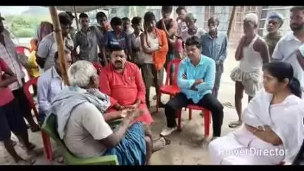 कोढ़ा: कोढ़ा: शौचालय टंकी निर्माण में दम घुटने से दो लोगों की मौत के बाद MLA कविता देवी रमेली पहुँची, परिजनों से मिलीं