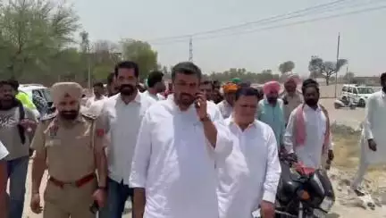 ਜਲਾਲਾਬਾਦ: 40 ਸਾਲਾਂ ਬਾਅਦ ਪਿੰਡ ਦੇ ਖੇਤਾਂ ਤੱਕ ਪਹੁੰਚਿਆ ਨਹਿਰੀ ਪਾਣੀ, 10 ਲੱਖ ਦੀ ਜਮੀਨ ਦਾ ਭਾ ਵੱਧ ਕੇ ਹੋਇਆ 40 ਲੱਖ ਪਿੰਡ ਚੱਕ ਵੈਰੋਕੇ ਪੁੱਜੇ ਵਿਧਾਇਕ
