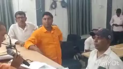 हसपुरा: हसपुरा ब्लॉक के सभाकक्ष में समूह व चौपाल के माध्यम से बीएलओ को दिया गया प्रशिक्षण
