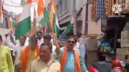 घिरोर: घिरोर में शुक्रवार को भारतीय जनता पार्टी के कार्यकर्ताओं ने ऑपरेशन सिंदूर की सफलता पर तिरंगा यात्रा निकाली, शुक्रवार शाम