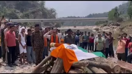 सुलह: विधायक सुलह विपिन सिंह परमार थुरल निवासी वीर जवान शहीद नवीन कुमार की अंतिम यात्रा में हुए शामिल