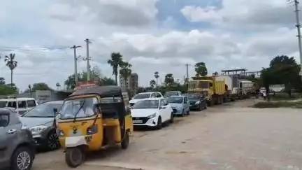 చౌటుప్పల్: పట్టణ కేంద్రంలో లారీ వెనుక టైర్ల కిందపడి ద్విచక్ర వాహనదారుడు మృతి