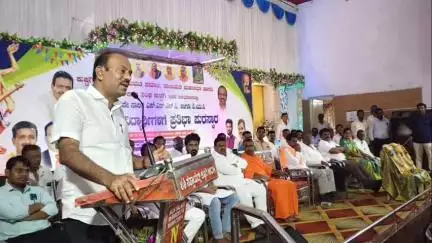 ಕುಷ್ಟಗಿ: ತಾಲ್ಲೂಕಿನ ಹಾಲುಮತ ಸಮಾಜ ಹಾಗೂ ಹಾಲುಮತ ಮಹಾಸಭಾ ಹಾಗೂ ಕನಕ ನೌಕರರ ಸಂಘ ಸಹಯೋಗ ಪಟ್ಟಣದಲ್ಲಿ  ಪ್ರತಿಭಾ ಪುರಸ್ಕಾರ ಕಾರ್ಯಕ್ರಮ ಯಶಸ್ವಿ