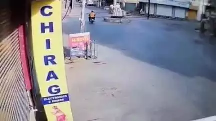 श्रीकरणपुर में लूट की वारदात पुलिस थाना से कुछ दूरी पर हुई, घटना का सीसीटीवी फुटेज आया सामने