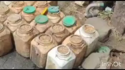 आठनेर: जामठी शवासन काजली में आबकारी विभाग की बड़ी कार्रवाई, 2100 किलो महुआ लाहन और 20 लीटर अवैध कच्ची शराब जब्त