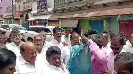 அருப்புக்கோட்டை: பாளையம்பட்டியில் முத்தரையர் சதய விழாவை முன்னிட்டு அதிமுக சார்பில் அவரின் திருவுருவ சிலைக்கு மாலை அணிவித்து மரியாதை