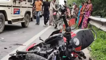 रुन्नी सैदपुर: मोरसंड में दो बाइक की टक्कर, तीन लोग जख्मी; इलाज के लिए अस्पताल में भर्ती