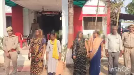 भानपुर: वाल्टरगंज पुलिस ने मारपीट के मामले में अलग-अलग जगह से चार महिलाओं और एक पुरुष को किया गिरफ्तार