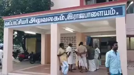 இராஜபாளையம்: சத்திரப்பட்டி சங்கரபாண்டிபுரம் பகுதிகளில் சிறுகுறு விசைத்தறி உரிமையாளர்கள் கூடி உயர்வு கேட்டு 12வது நாளான வேலைநிறுத்தம் பேச்சுவார்த்தை தோல்வி