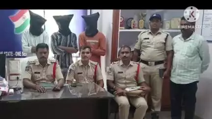 కురవి: అక్రమంగా గంజాయి తరలిస్తున్న ముగ్గురు అరెస్ట్, 75వేల విలువ చేసే గంజాయి స్వాధీనం చేసుకున్న కురవి పోలీసులు