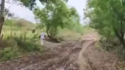 माजलगाव: रोशनपुरी ते छोटेवाडी रस्ता दुरुस्तीच्या मागणीसाठी मनसेच्या वतीने आंदोलन सुरू केले #Jansamasya