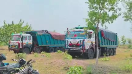 प्रतापपुर: प्रतापपुर पुलिस की बड़ी कार्रवाई: अवैध कोयला कारोबार पर शिकंजा, तीन हाईवा जब्त और नौ हिरासत में