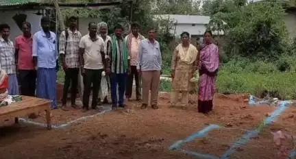 నాగిరెడ్డిపేట: ఇందిరమ్మ ఇళ్లను వేగంగా నిర్మించుకోవాలని వెంకంపల్లి గ్రామంలో తెలిపిన : నాగిరెడ్డిపేట మండల ఎంపీడీవో ప్రభాకర్ చారి