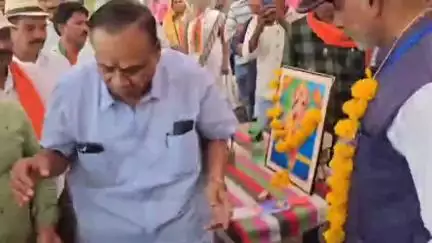 बिछुआ: खमारपानी में तिरंगा यात्रा का आयोजन, पूर्व विधायक ने पूर्व सैनिकों का सम्मान किया