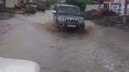 अंबाजोगाई: तथागत चौक ते पोखरी रोडवर साचले पावसाचे पाणी