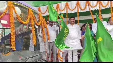 जंदाहा: परिवहन मंत्री एवं जदयू प्रदेश अध्यक्ष ने जंदाहा-पटना सीएनजी बस सेवा को हरी झंडी दिखाई