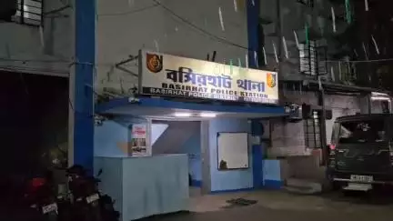বসিরহাট ১: দণ্ডীরহাট এলাকায় দুই শরিকের গন্ডগোলের জেড়ে মারামারির ঘটনায় এক ব্যক্তিকে গ্রেপ্তার করল বসিরহাট থানা পুলিশ