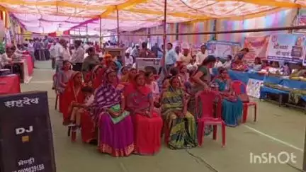मगरलोड: ग्राम भेण्डरी में आयोजित समाधान शिविर में मिले आवेदनों सहित शासकीय योजनाओं की दी गई जानकारी
