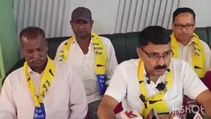 गदरपुर: दिनेशपुर में बंगाली मोर्चा प्रदेशाध्यक्ष ने रुद्रपुर स्टेडियम को लेकर एक निजी होटल में की प्रेस वार्ता