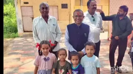 બોરસદ: બોરસદ રેવાપુરી પ્રાથમિક શાળા (અલારસા) ના અંદાજિત રકમ 70 લાખના ખર્ચે તૈયાર થનાર નવનિર્મિત 05- વર્ગખંડોનું ખાત મુહૂર્ત