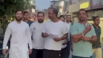 गगरेट: पूर्व विधायक चैतन्य शर्मा ने तिरंगा यात्रा के लिए गगरेट बाजार के दुकानदारों से मांगा समर्थन