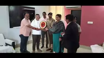 इटखोरी: उच्च न्यायालय के न्यायाधीश ने इटखोरी में माँ भद्रकाली मंदिर में की पूजा अर्चना